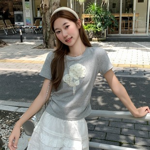 别致上衣 圆领短袖 T恤女2025夏季 新款 设计感立体花朵体恤收腰短款