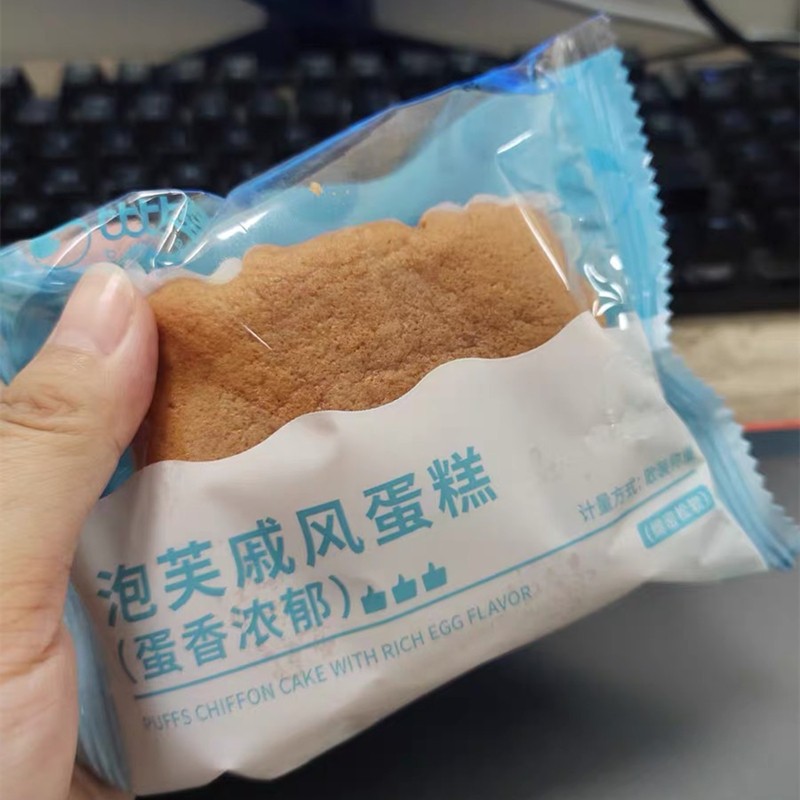 促销泡芙戚风蛋糕夹心面包浓郁蛋香整箱早餐速食健康零食小