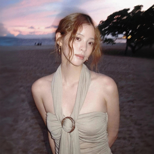 WEIRD PUSS 椰林海岛晚风松弛感挂脖褶皱抹胸背心女 性感修身上衣