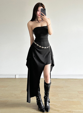 WEIRD PUSS高冷系美女黑色性感开衩抹胸连衣裙百搭显瘦不规则短裙