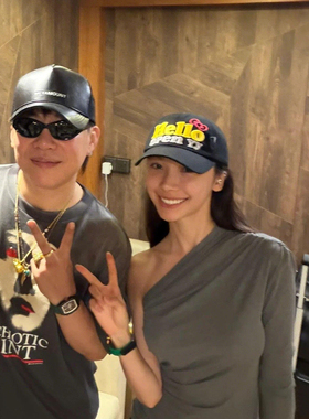 WEIRD PUSS 易梦玲同款单袖斜肩灰色T恤女 褶皱修身百搭辣妹上衣