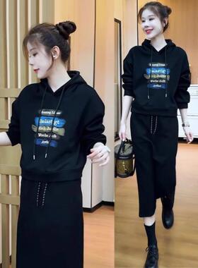 MONLOUVE时尚休闲连帽卫衣女2025秋季新款洋气字母印花长袖减龄短