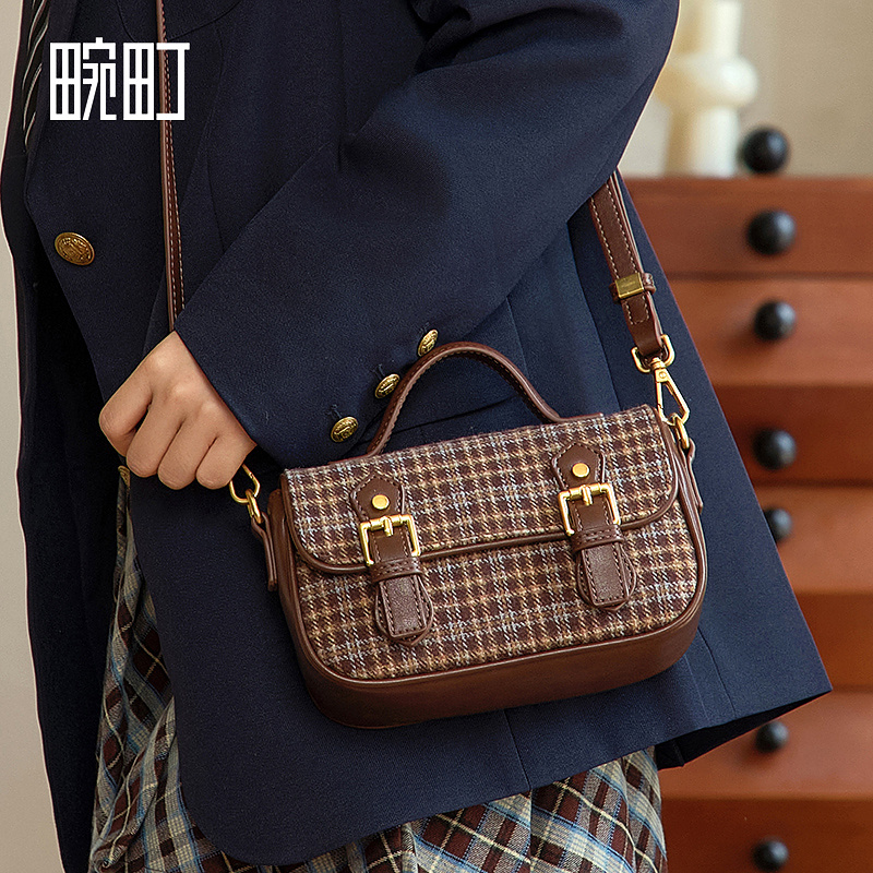 畹町复古学院风剑桥包秋冬女包英伦羊毛格纹翻盖手提包通勤斜挎包