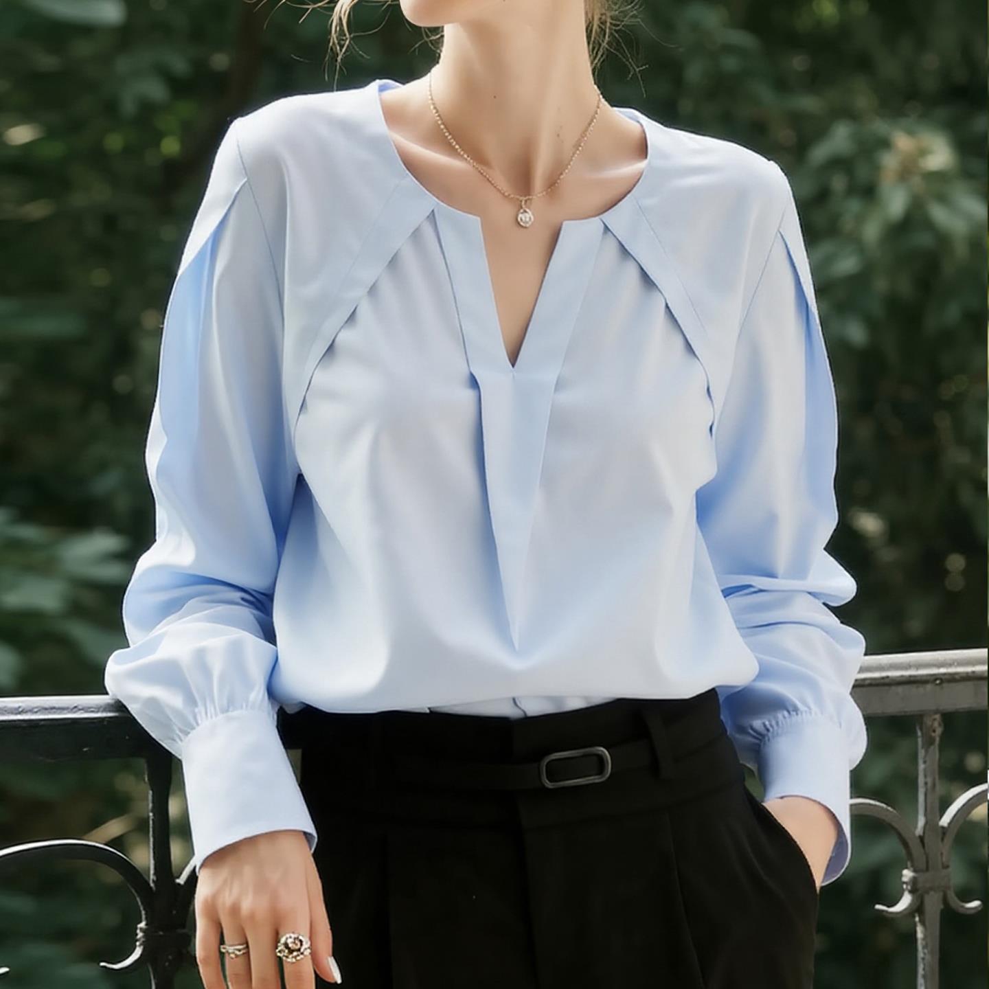 MONLOUVE设计感绝美浅蓝色v领长袖衬衫女秋季新款休闲慵懒风百搭