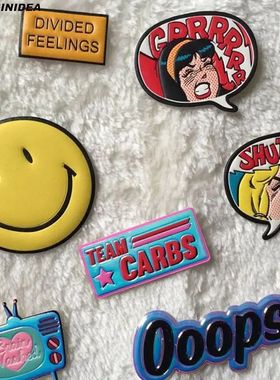 Olhos dos desenhos animados e adesivo de couro rosto sorride