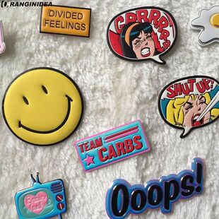 Olhos dos desenhos animados e adesivo de couro rosto sorride