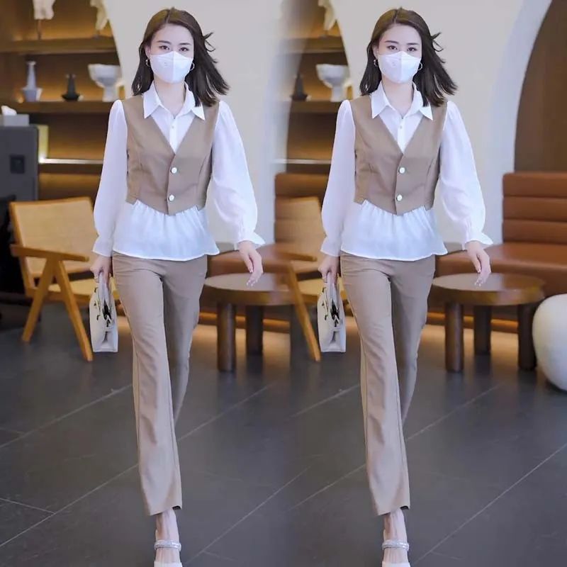 Fato feminino de cal?a e blusa de retalhamento falso, roupa