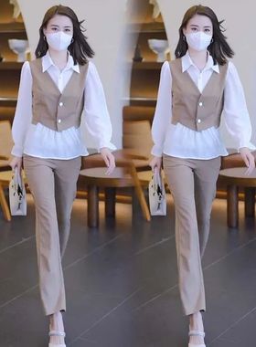 Fato feminino de cal?a e blusa de retalhamento falso, roupa