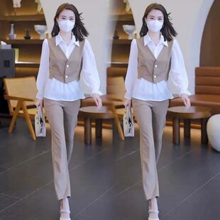 Fato feminino de cal?a e blusa de retalhamento falso, roupa