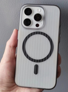 雾面磨砂透黑色瓦楞行李箱纹适用17promax苹果17pro手机壳iPhone15/16磁吸14plus无线充电Magsafe防指纹13/12