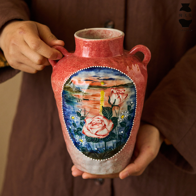 釉下彩手绘双耳陶瓷花瓶