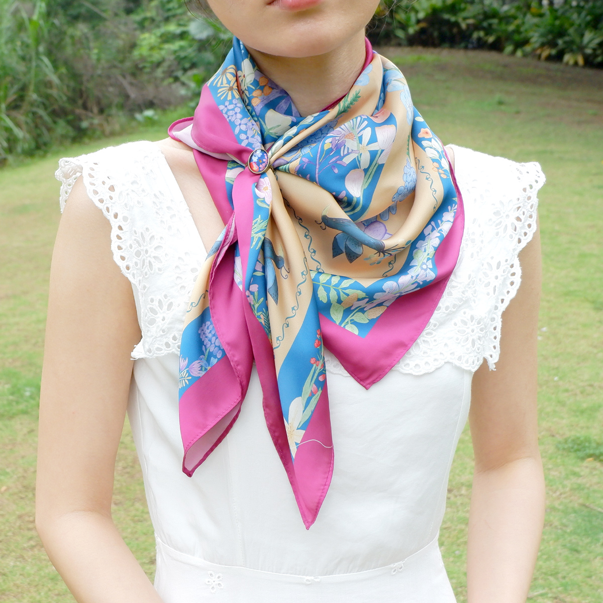 【Stephy】【大丝巾精美礼盒】春语蓝底花大丝巾连丝巾扣高雅礼盒