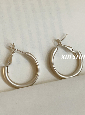 XIN STUDIO 简约冷淡风哑光金属耳圈女个性独特通勤气质百搭耳环