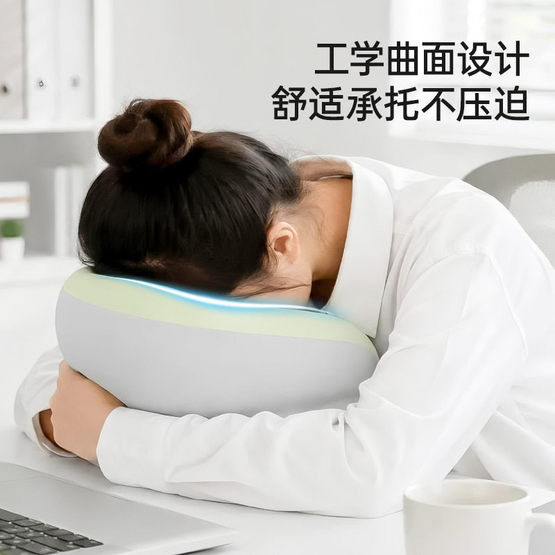 工厂夏季小学生午睡枕中