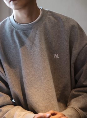 NESSTTU 秋冬新品日系休闲复古百搭纯色基础圆领刺绣450克卫衣