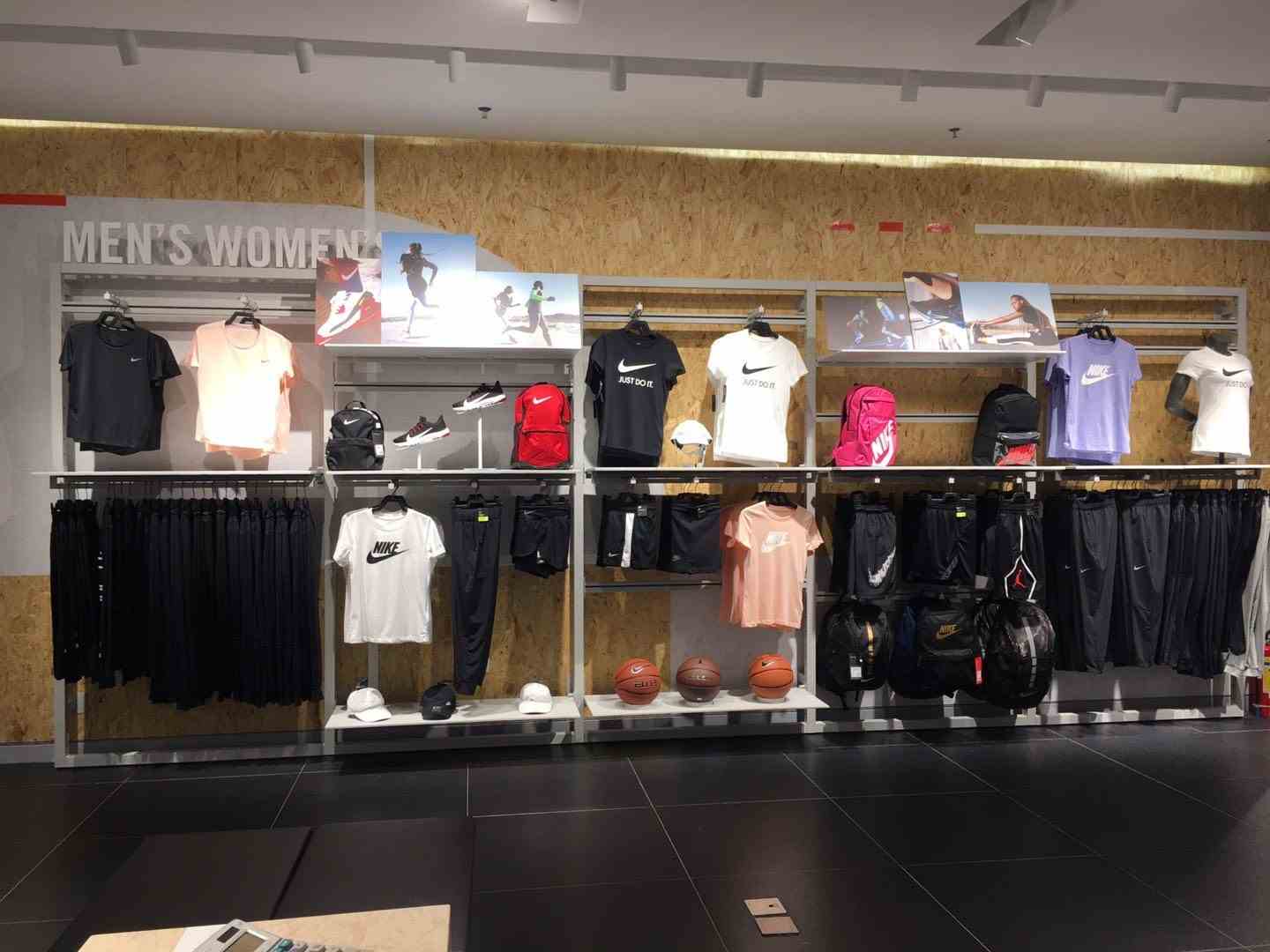 耐克展架正品店耐克休闲球鞋成列墙nike运动体育户外衣服货架道具