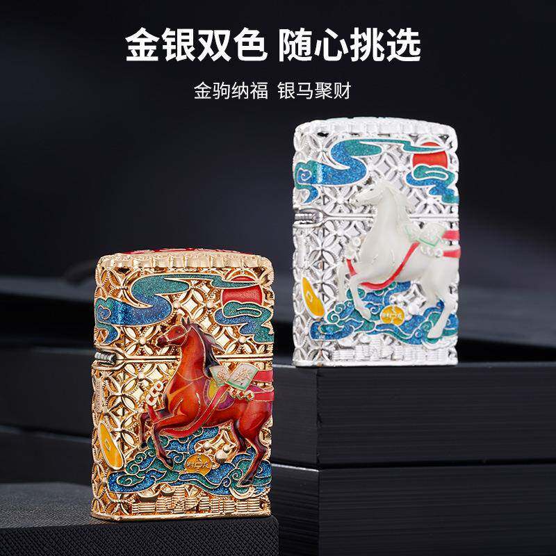 Z2-1002B二代盔甲马上发财珐琅彩个性夜光雕花收藏煤油打火机送礼