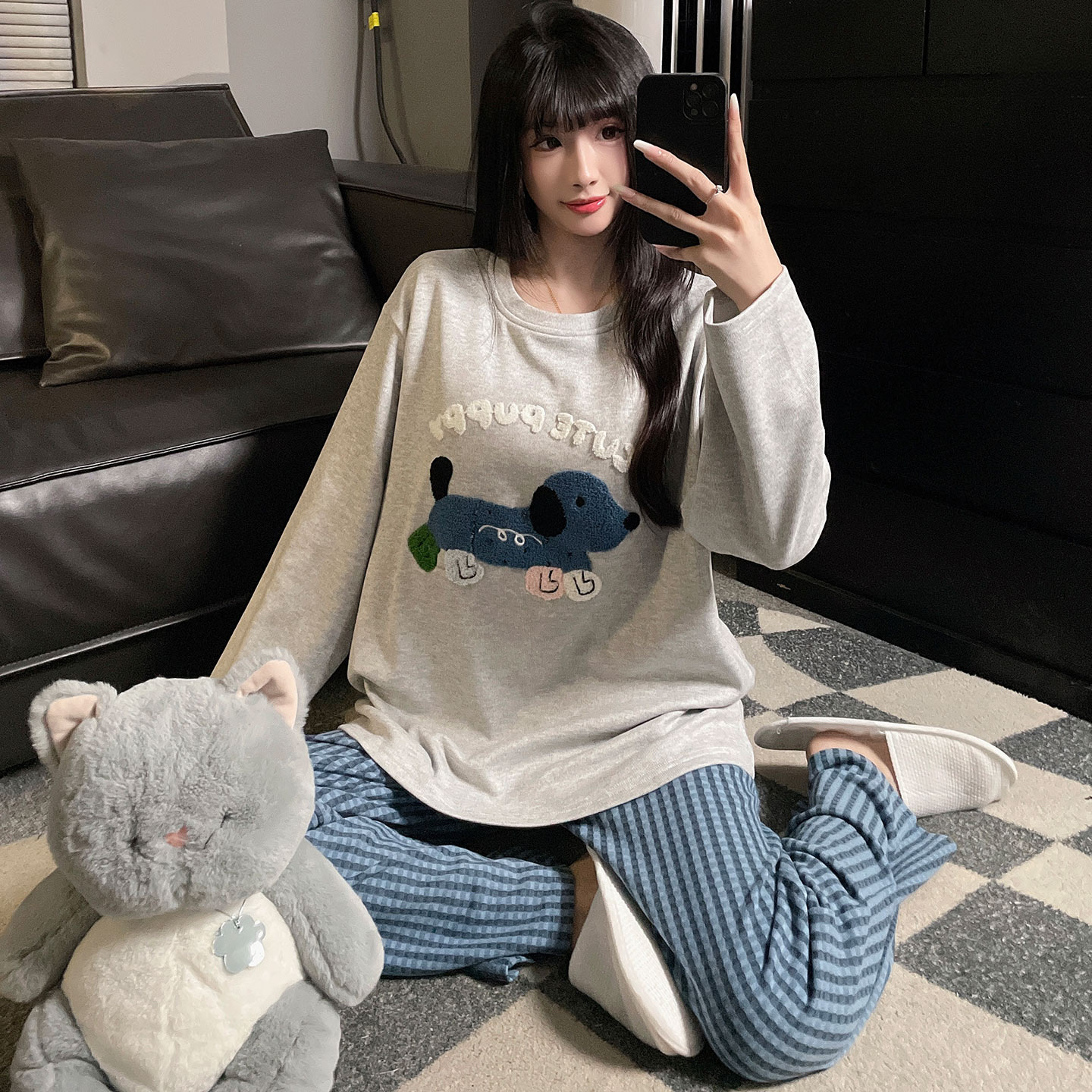 少女秋冬季可爱腊肠狗睡衣女新款加绒加厚羊绒保暖圆领家居服套装