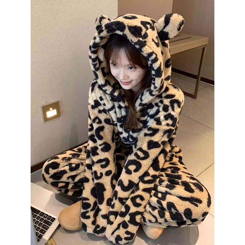 珊瑚绒豹纹连体睡衣女秋冬季睡袍加厚加绒可爱家居服2025新款冬天