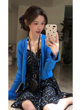 黑色吊带碎花连衣裙子女2026新款早春季小个子巨好看穿搭套装短裙