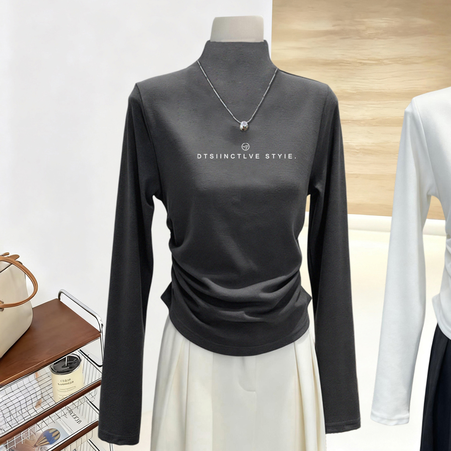 洋气深灰色带项链半高领长袖女潮