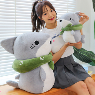 可爱郊游鲨鱼毛绒玩具儿童鲨鱼抱枕玩偶女生宿舍摆件公仔床上玩具