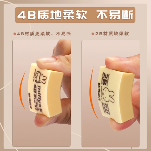 Утренний утренний студент начальной школы в начальной школе.