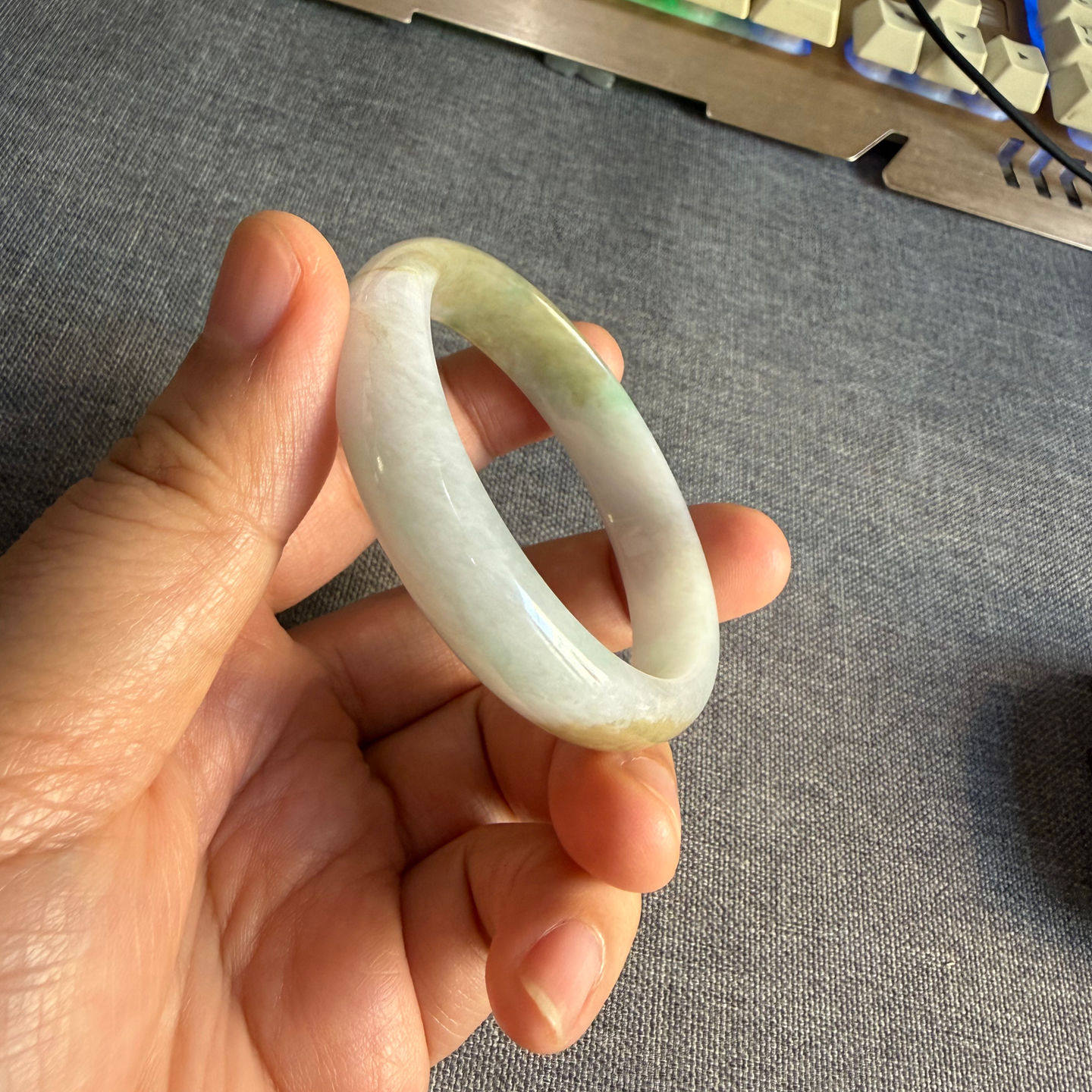 糯种飘花小口径翡翠手镯