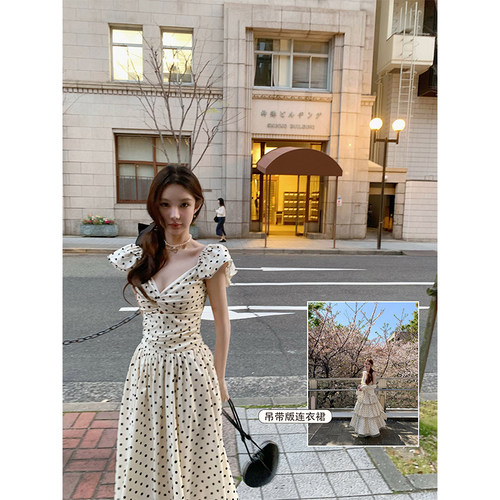 SourceWithU收腰v领吊带连衣裙