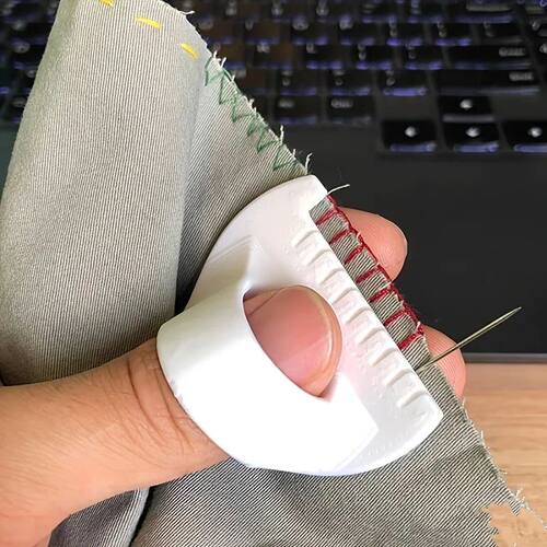 1pc Easy Sewing Guide for Beginners & Seniors - Plastic Hand