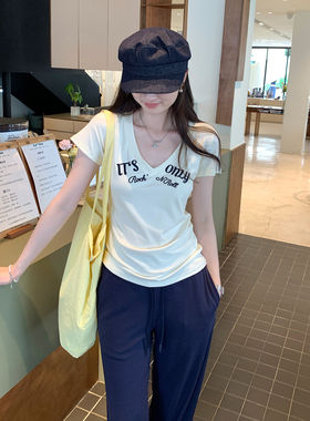 纯欲风字母印花V领正肩短袖T恤女2026夏季新款清纯掐腰辣妹小上衣