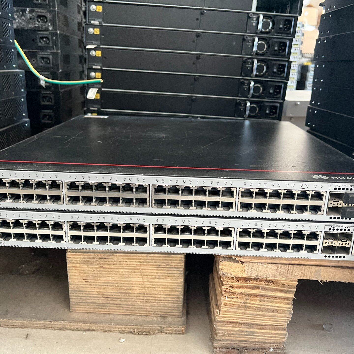 售前询价华为S5735-S48T4X三层网管交换机48口千兆电口