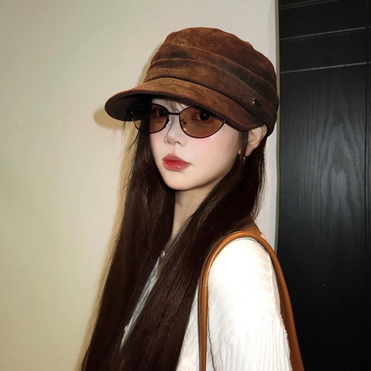 麂皮绒褶皱马术平顶帽女春秋2025新款复古做旧休闲报童帽贝雷帽子