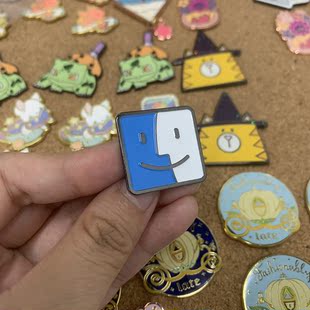 胸针创意日韩方块双色笑脸可爱书包装饰徽章迷你个性百搭金属别针