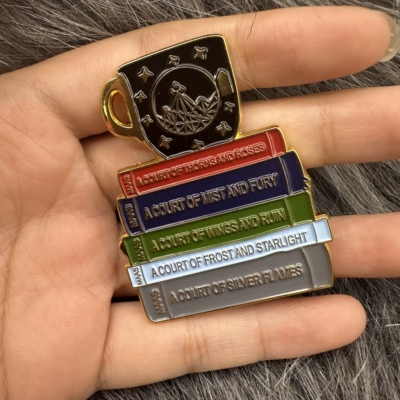 ACOTAR荆棘与玫瑰的法庭金属和珐琅别针徽章奇幻书籍徽章