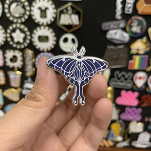 胸针防走光日韩可爱ins风展翅的飞蛾金属别针小饰品书包小徽章