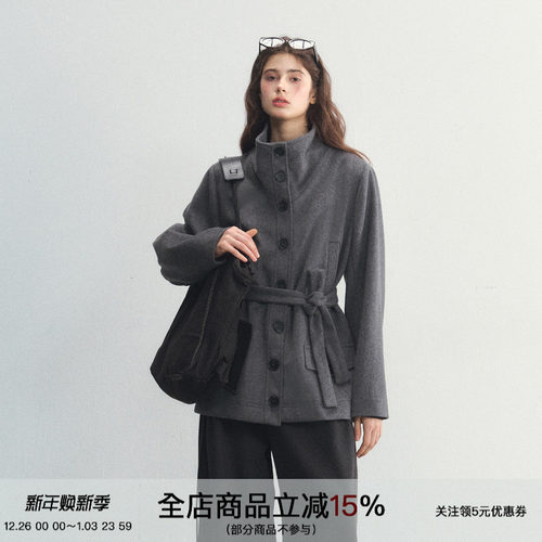 蝙蝠翼大领口毛呢外套