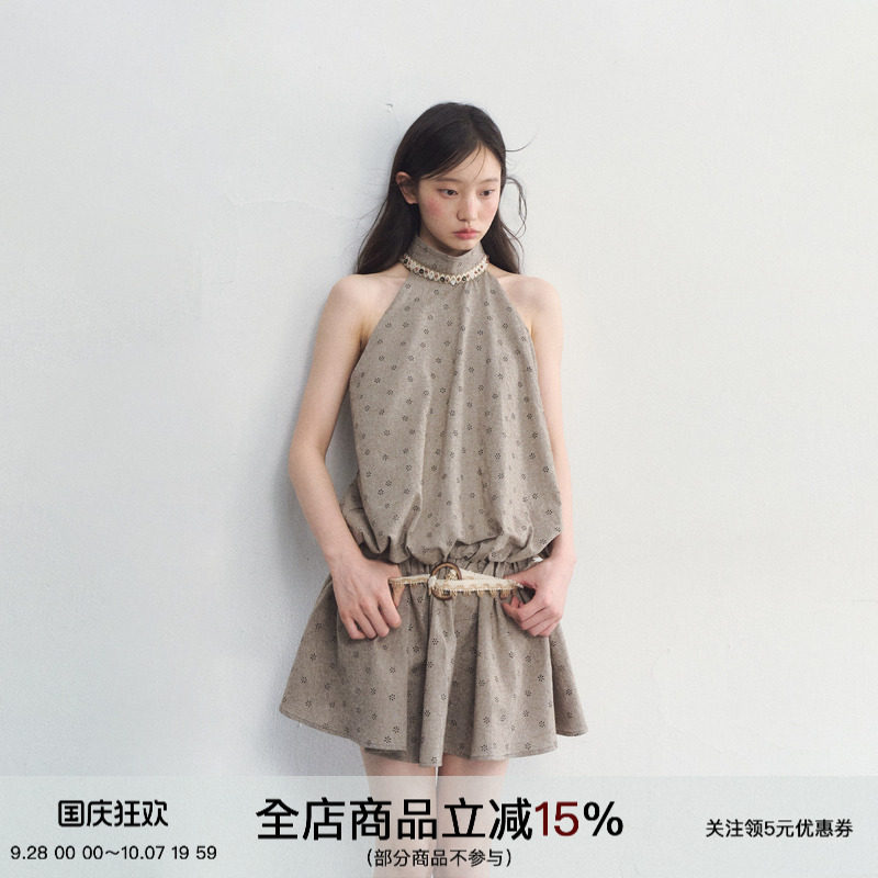 度假风挂脖露肩收腰连衣裙图片