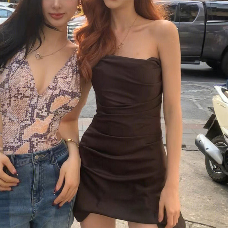 SylCue一字领设计感修身裹胸连衣裙女露背显瘦洋气无袖短裙子夏季