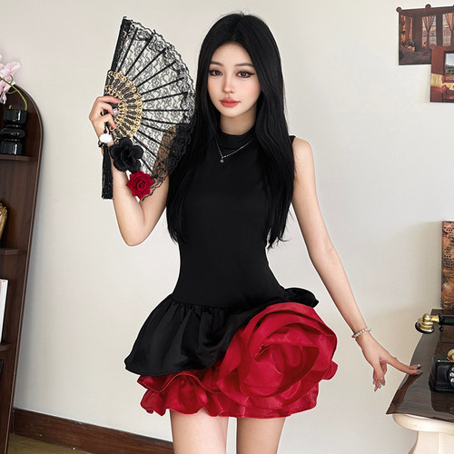 SylCue 法式高级感立体大玫瑰圆领无袖连衣裙掐腰显瘦辣妹花苞裙