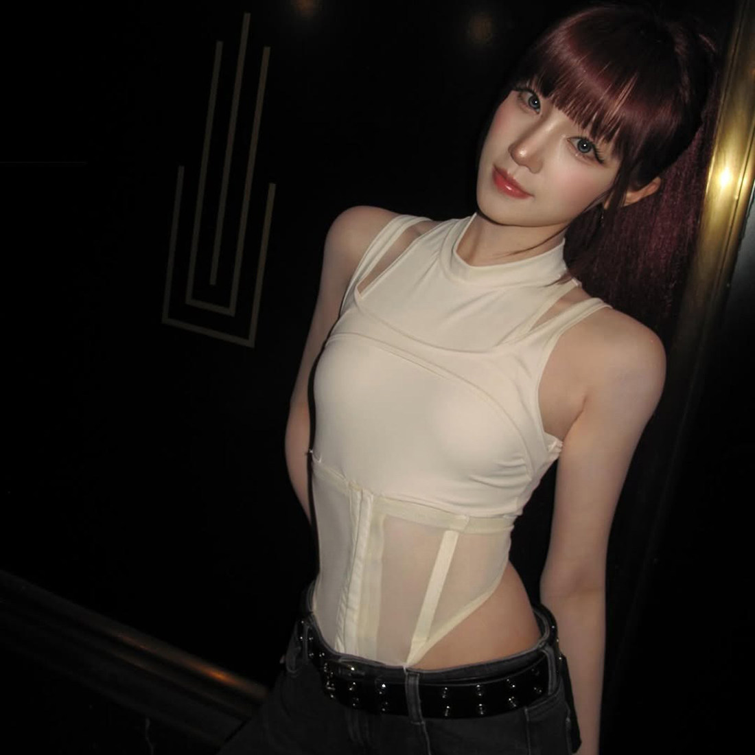 SylCue 宋雨琦偶像idol辣妹风网纱无袖背心单排扣收腰不规则上衣