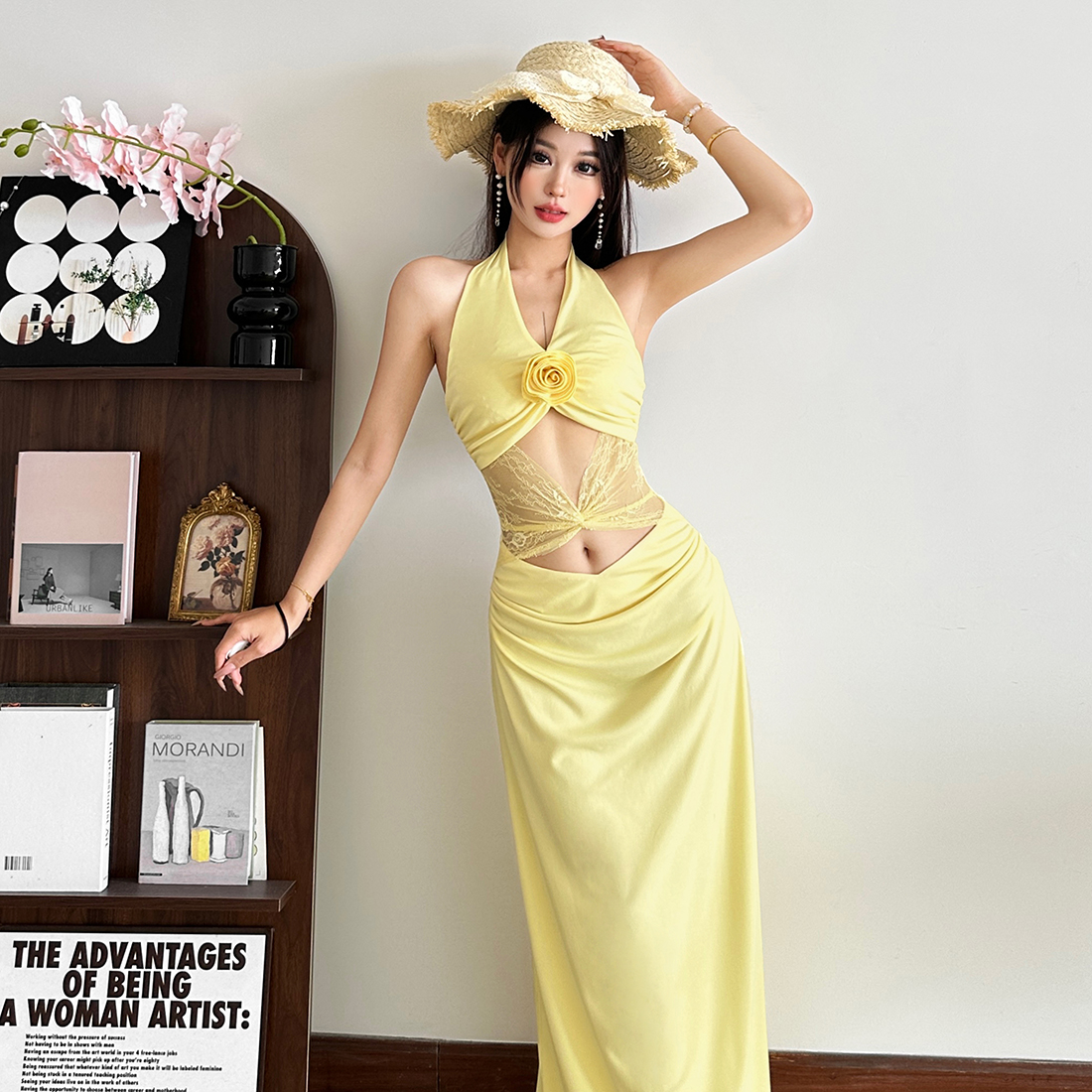 蕾丝拼接挂脖连衣裙褶皱包臀长裙