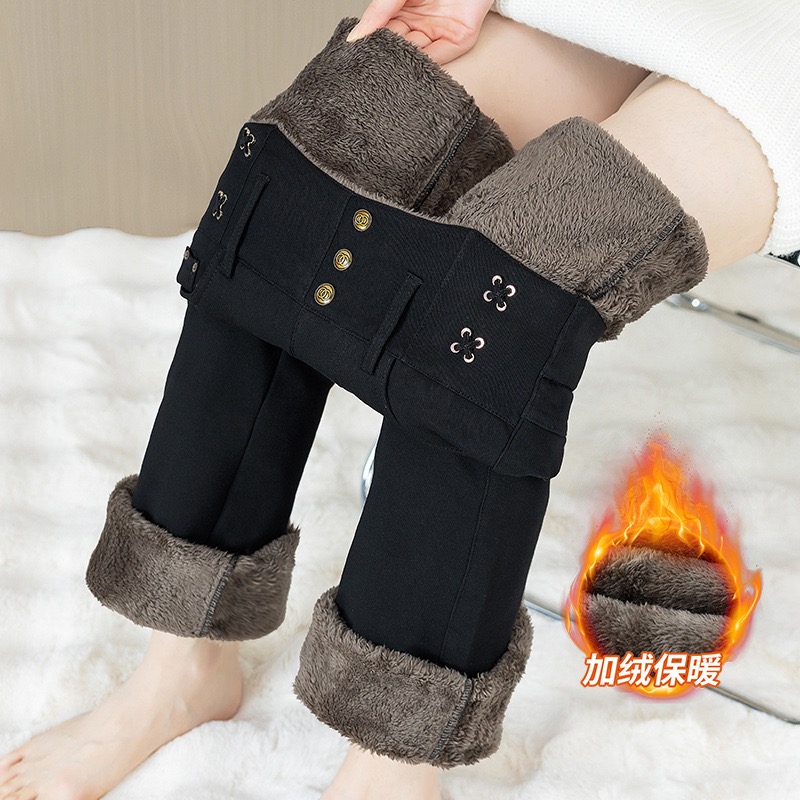 微喇叭牛仔裤女妈妈大码显瘦秋冬黑色高腰加绒加厚保暖直筒休闲裤