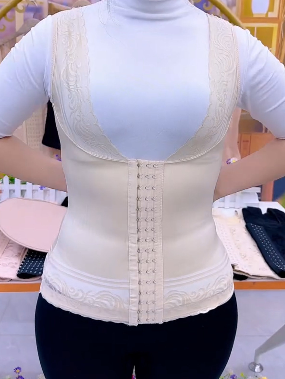 2026年春季塑身上衣女强力无痕美体收腹减肥小肚子排扣蕾丝紧身衣