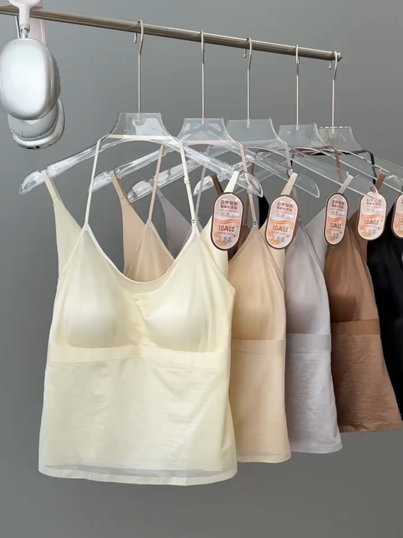 背心吊带内搭缎面2026新款春季内衣桑蚕丝聚拢挂脖文胸带胸垫一体