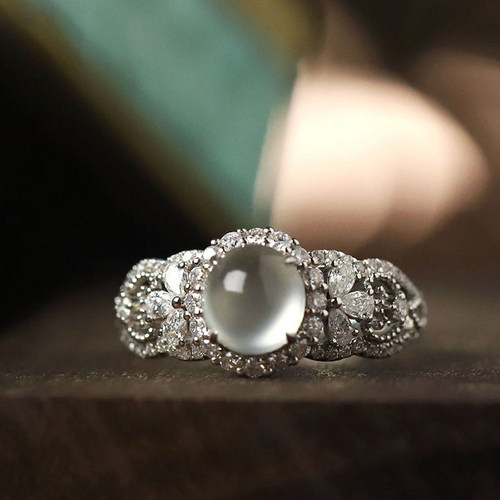 【月亮之上】新款S925银针镶嵌高冰白冰种蛋面戒指女奢华气质指环