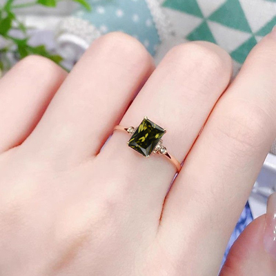镀18K玫瑰金指金方形绿宝石戒指精致百搭橄榄石绿开口可调节环