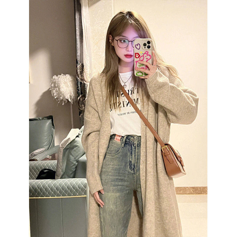 慵懒风燕麦色针织开衫女