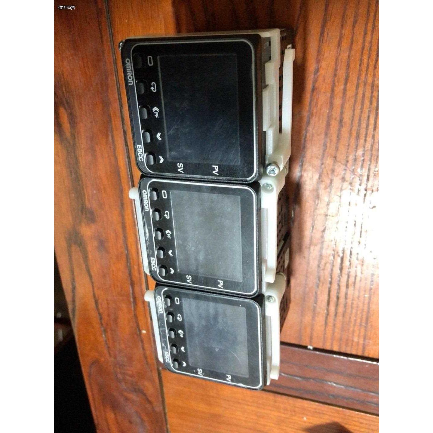 全新计数器E5CC-QX2ASM-800(三个）