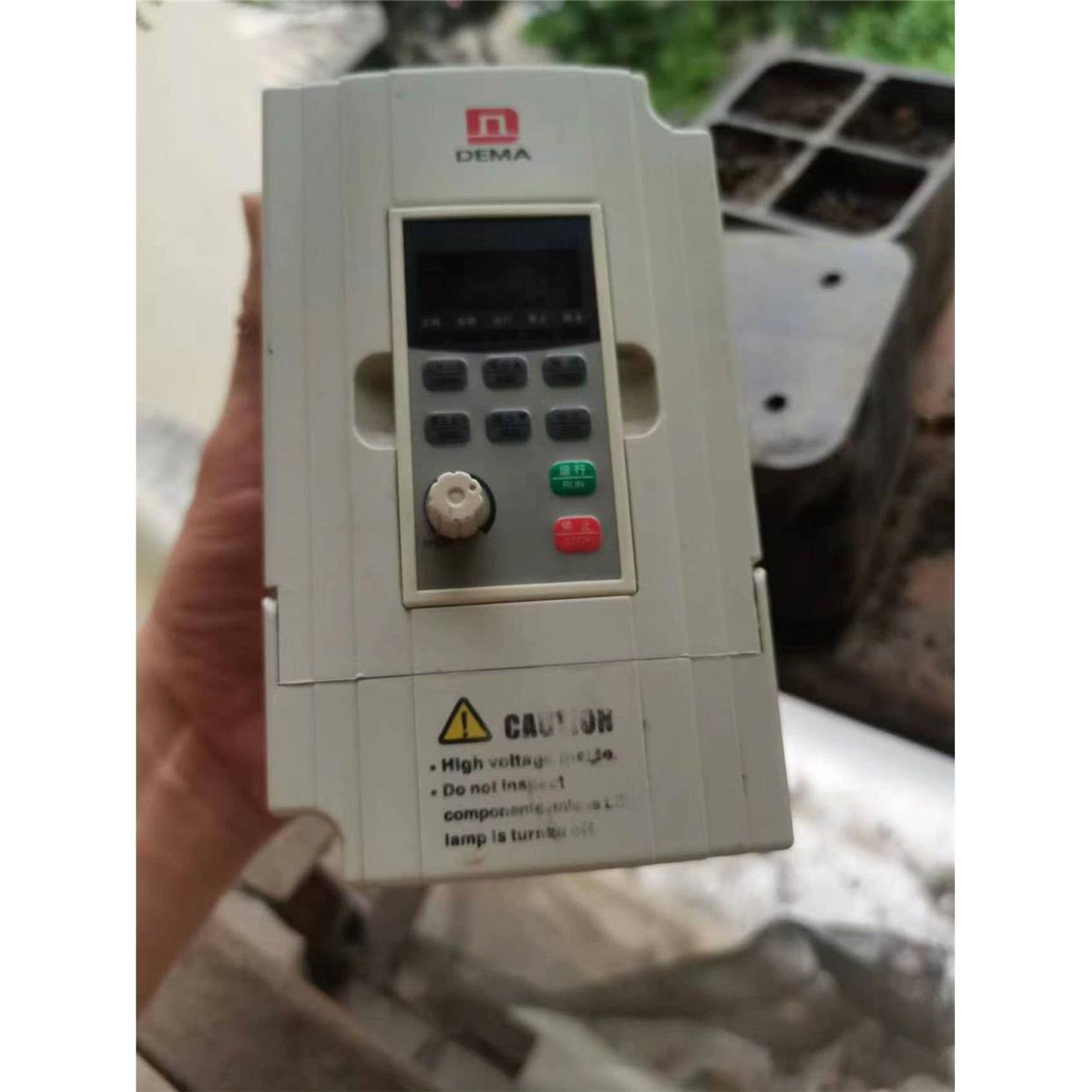 2.2kw德玛D5M变频器，功能外观完好漂亮内外板子皆新